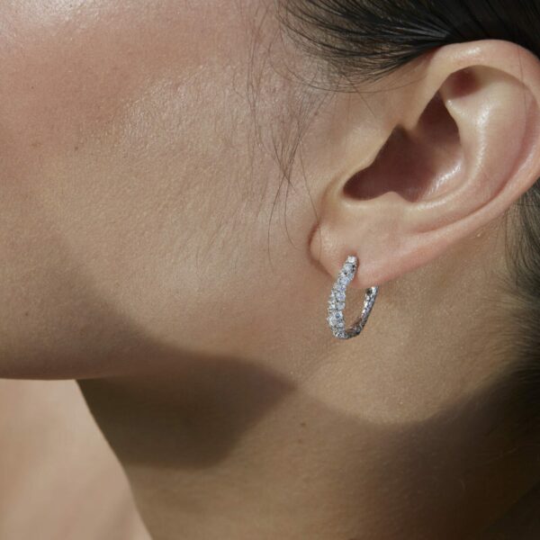 High Jewelry Luxury 18kt Gold and Diamond hoop earrings