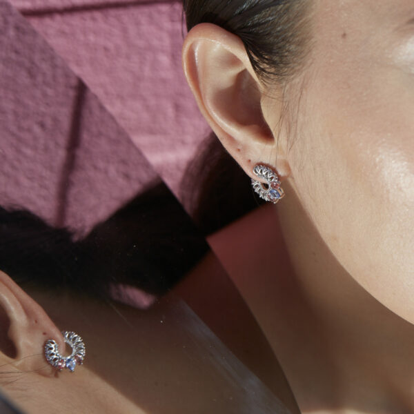 High Jewelry Sapphire and White Gold curl around lobe earrings