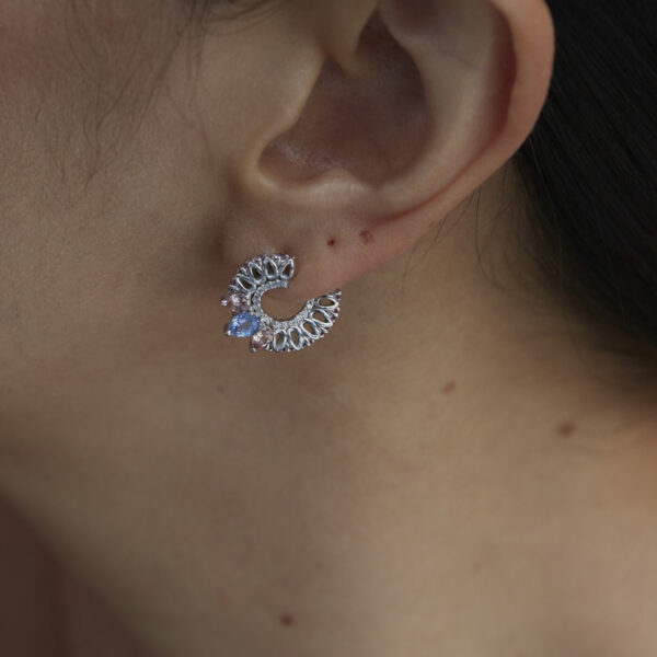 High Jewelry Sapphire and White Gold curl around lobe earrings