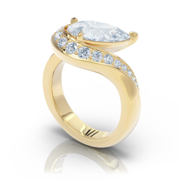 Luxury 3ct pear diamond ring yellow gold
